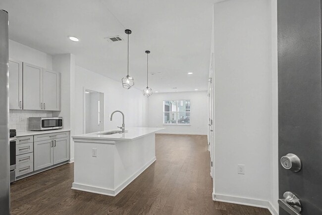 Photo - Modern Living in The Nations