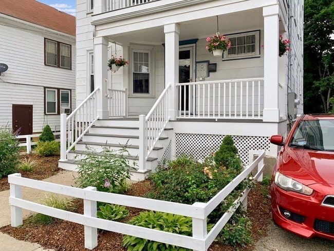 Building Photo - 8 Wyvern St Unit 8