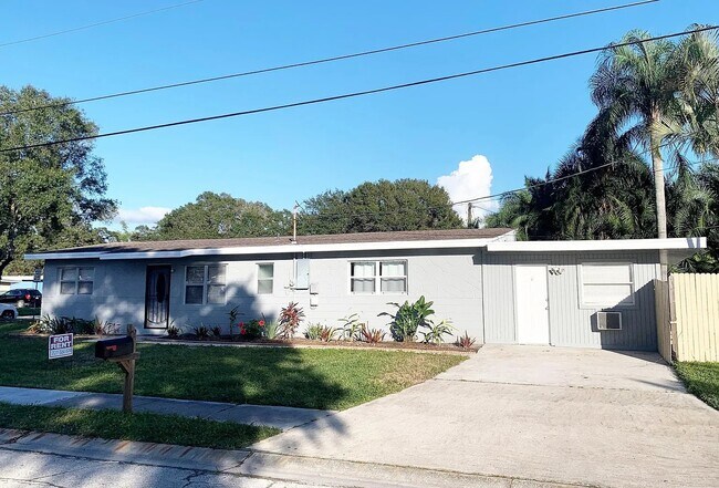 Photo - 7075 47th St N