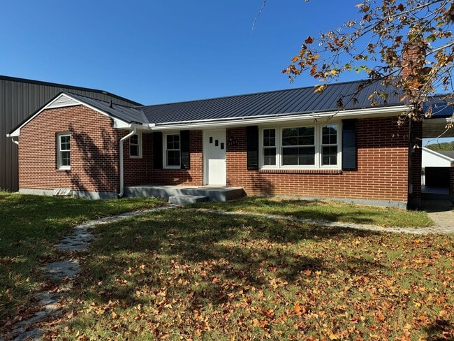Building Photo - Updated Home with Parking in Radford