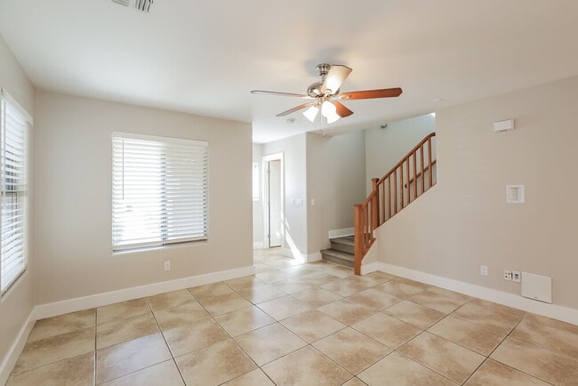 Photo - 1146 E Hampton Ln