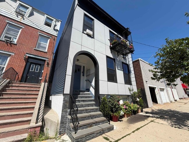 Building Photo - 84 Irving St Unit 1