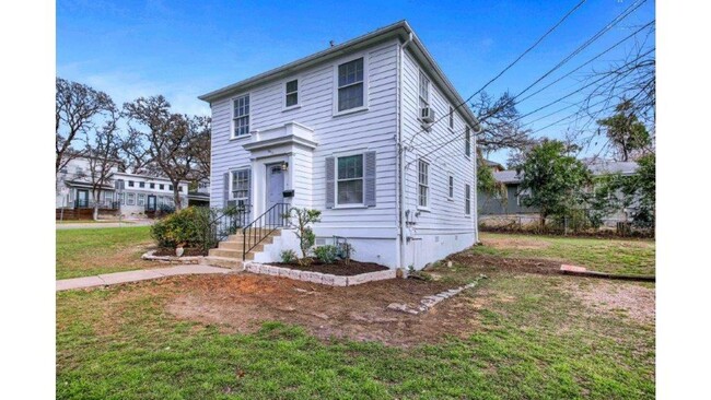 Building Photo - 401 E 33rd St Rental