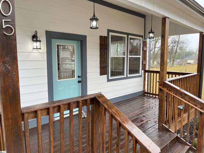 Photo - 305 Averill St