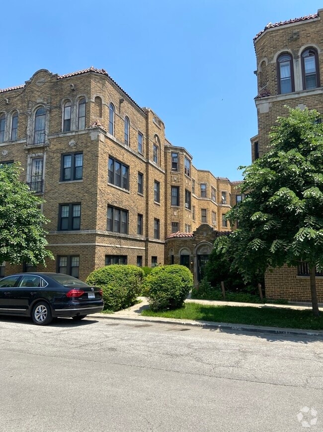 Building Photo - 4266 W Irving Park Rd Rental