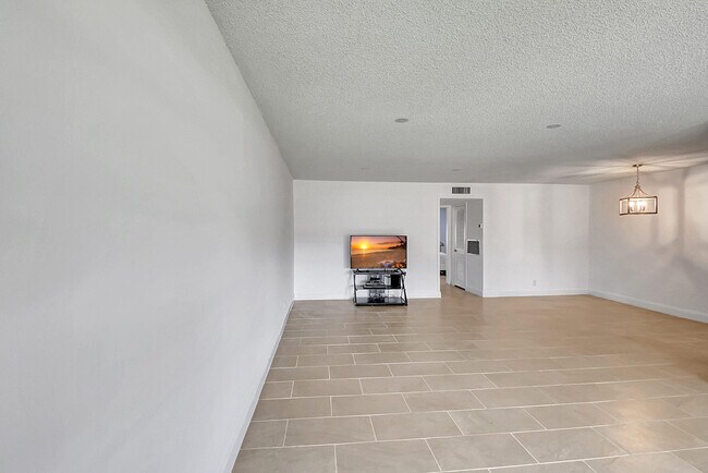 Photo - 735 North Dr