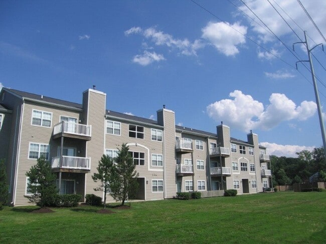 Building Photo - 200 Vinings Way Unit #200