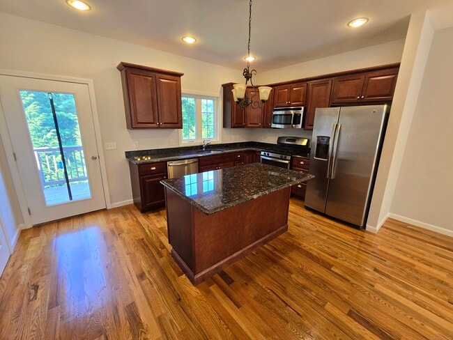 Building Photo - 19 Oak Branch Dr Unit 19 Rental