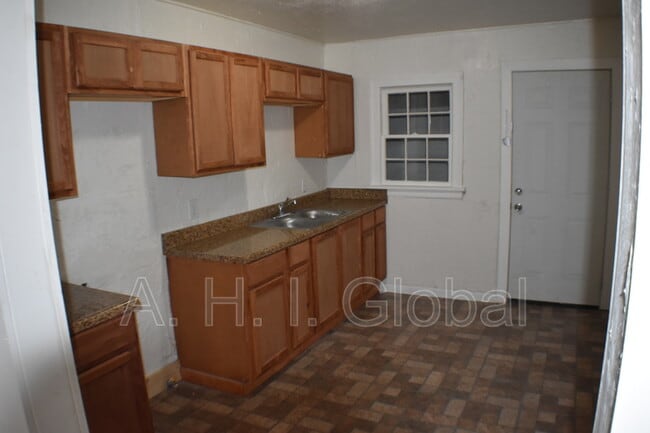 Photo - 3806 S Taylor St