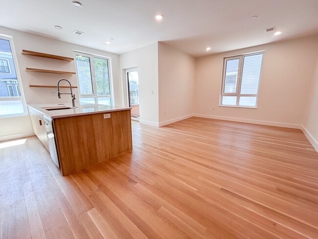 Photo - 213 Harvard St Unidad 3