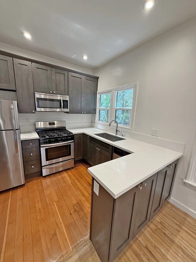 Photo - 1303 Cloverdale Ave Unidad 3