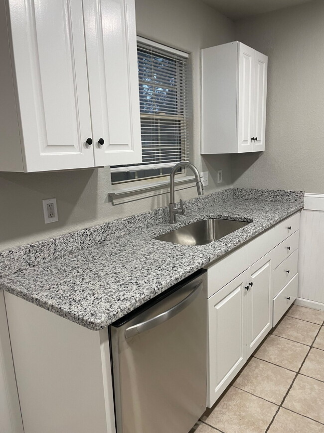 Photo - "Charming 3-Bed Home with Modern Touches & 2 Baths on Marion Street, Benton!"