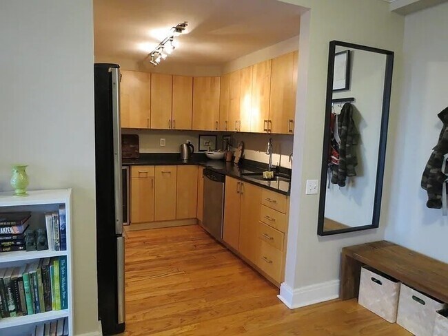 Photo - 534 Beacon St Unidad 406