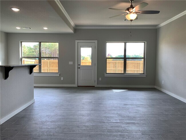 Photo - 432 Red Robin St