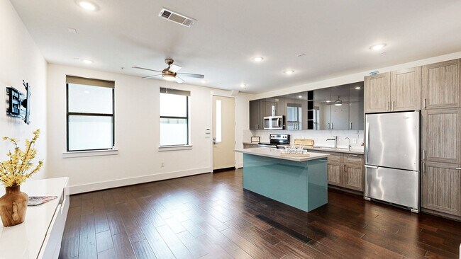 Building Photo - 2401 Crawford St Unit B-206 Rental