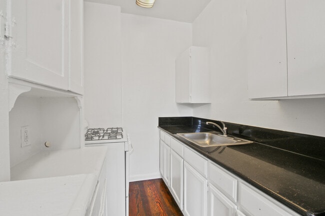 Photo - Hampshire Apartments