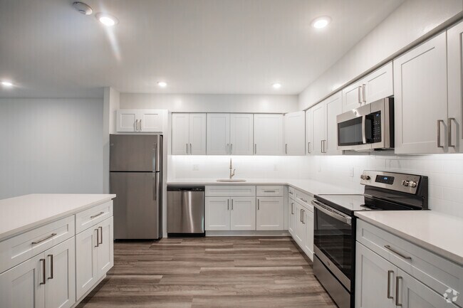 2 BR, 2 BA - 1,216 SQFT