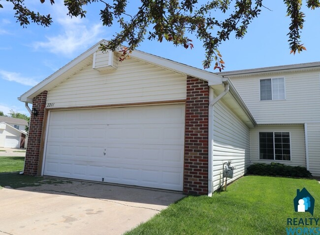 Corner Unit 3 Bedroom TownHome! - Corner Unit 3 Bedroom TownHome!