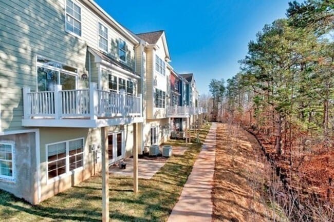 Building Photo - 1582 Wickham Pond Dr Unit B