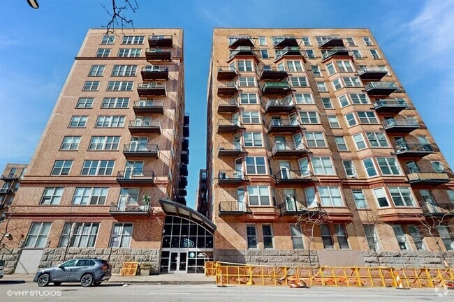 Building Photo - 500 S Clinton St Rental