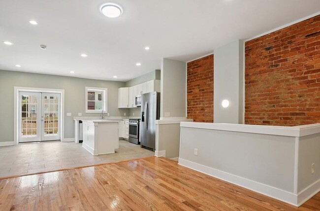 Photo - 37 Michigan Ave NE