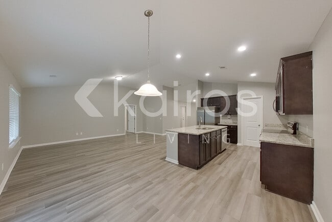 Photo - 102 Bluff Rd