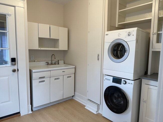 Photo - 511 E 8th St Unit Apt. 3