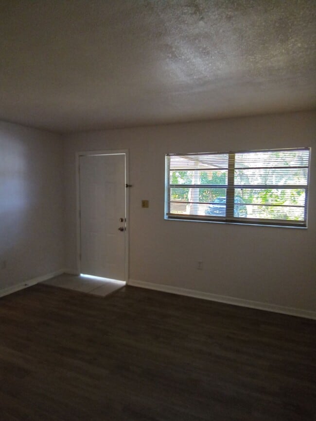 724 W Alamo Dr