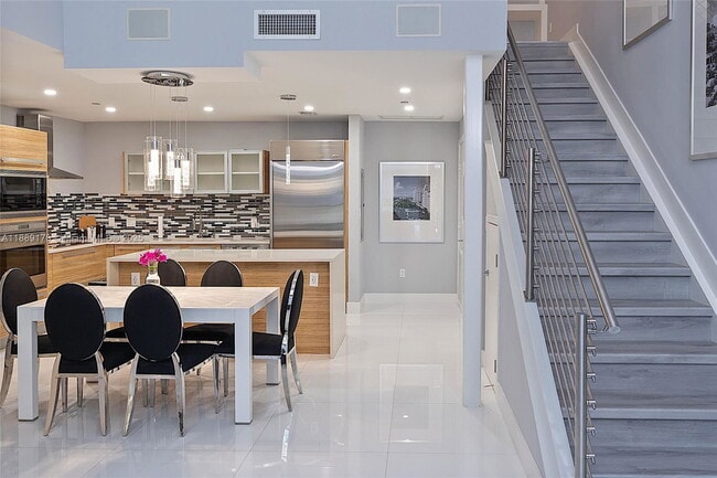Photo - 2020 N Bayshore Dr