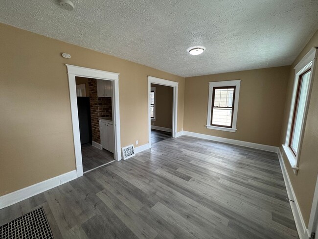 Photo - 3 Bedroom Moline Home with 2 Car Garage