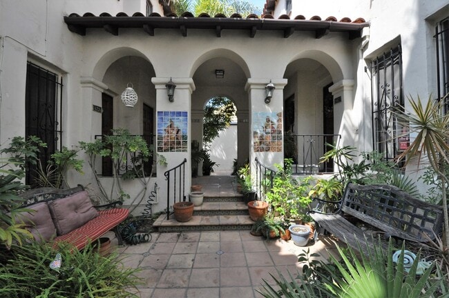 Photo - 1417 S Crescent Heights Blvd Unidad 1425