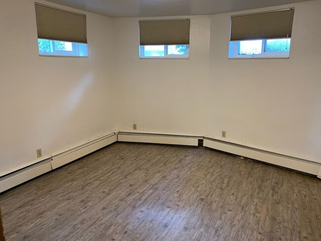 Photo - 127 Langdon St