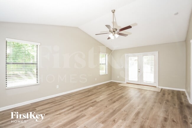Photo - 232 Rheine Rd NW
