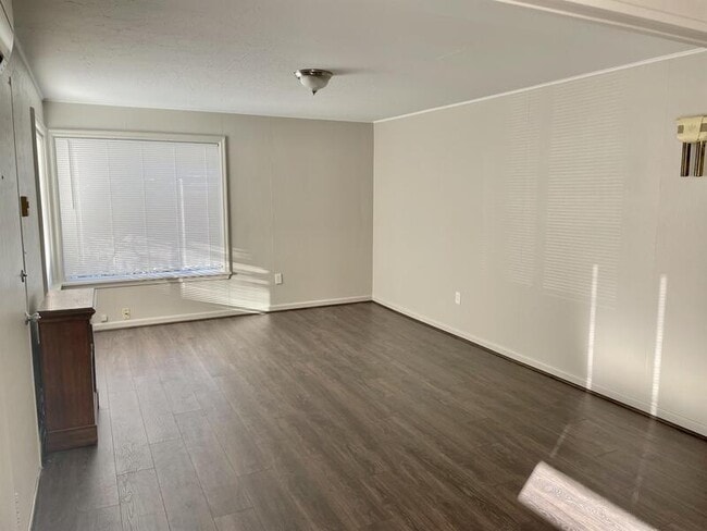 Photo - 1040 Spruce St NE