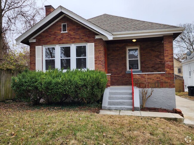 Building Photo - Lovely Home in Kennedy Heights