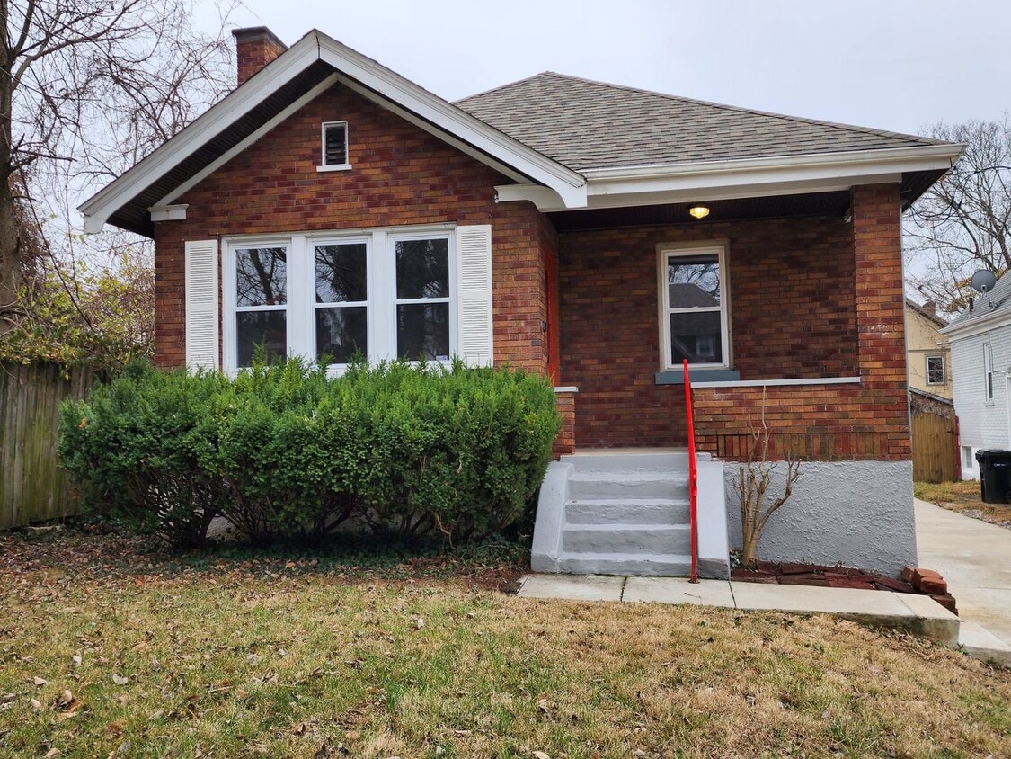 Lovely Home in Kennedy Heights - Lovely Home in Kennedy Heights