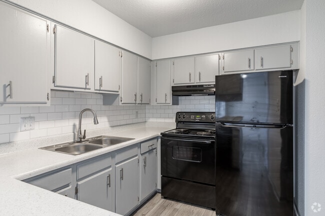 1BR, 1BA - 829 SF