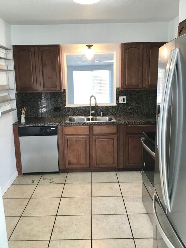 Photo - 921 Xavier St