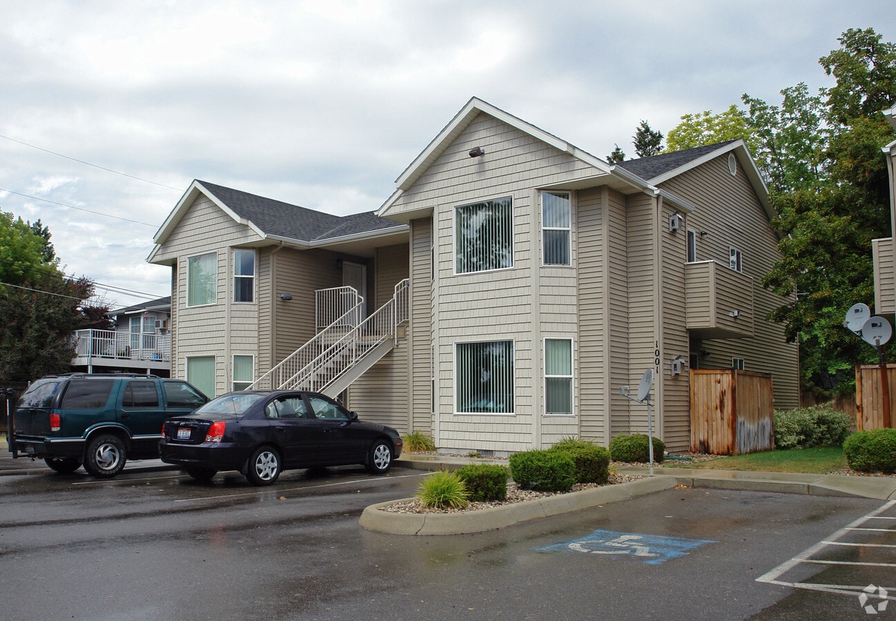 Parkway Apartments - Parkway Apartments