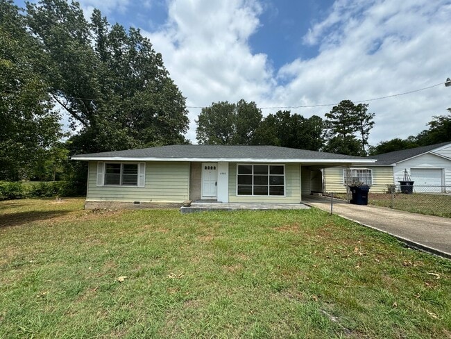 Building Photo - 2 bed home in East Ridge $250 off first mo...