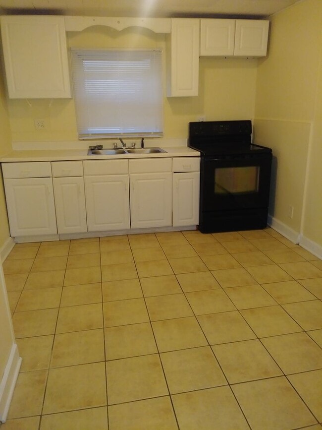 Photo - Cozy 2 Bedroom House - No Gas Bill