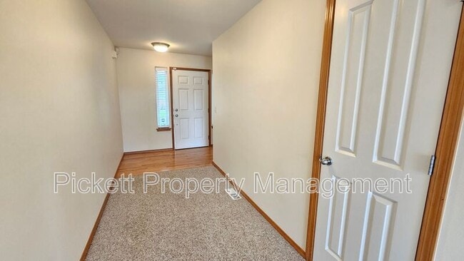 Photo - 7025 Stourbridge Pl NE