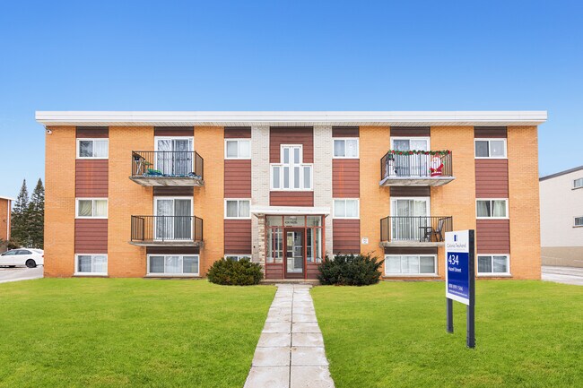 Building Photo - 434 Hazel St