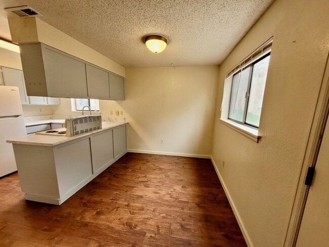 Photo - 508 E 7th St Unit B