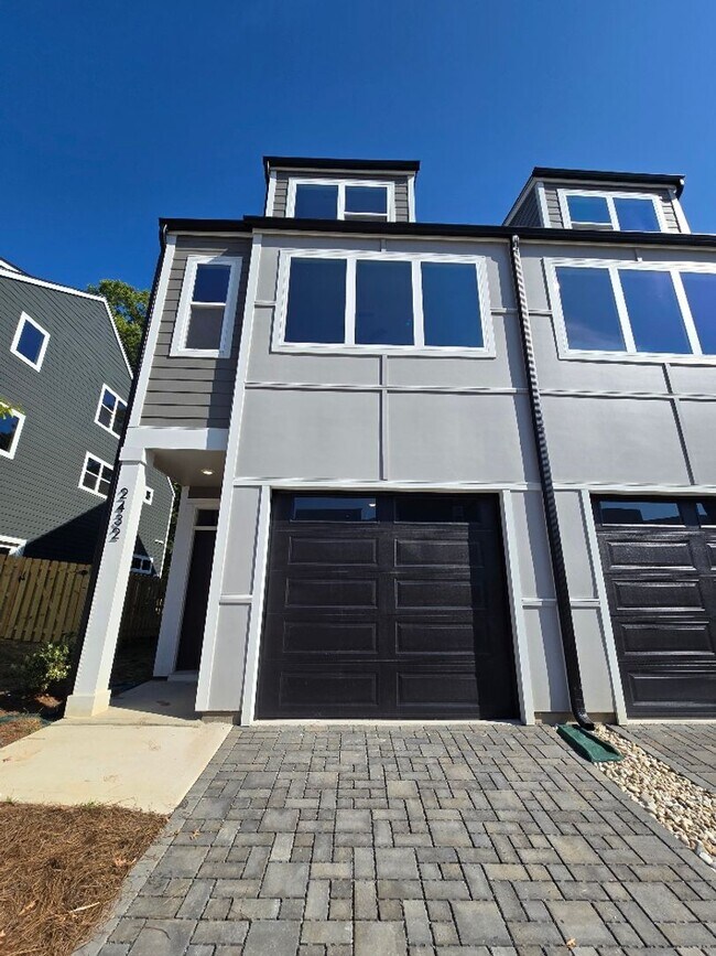 Building Photo - 2432 Arty Ave