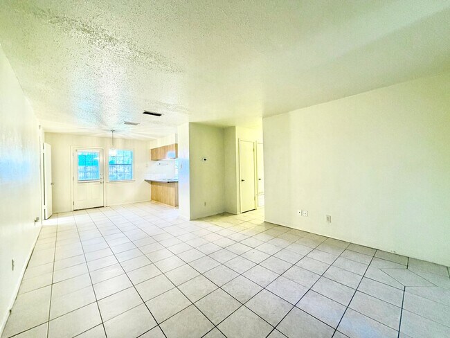 Photo - 504 Campbell Ln