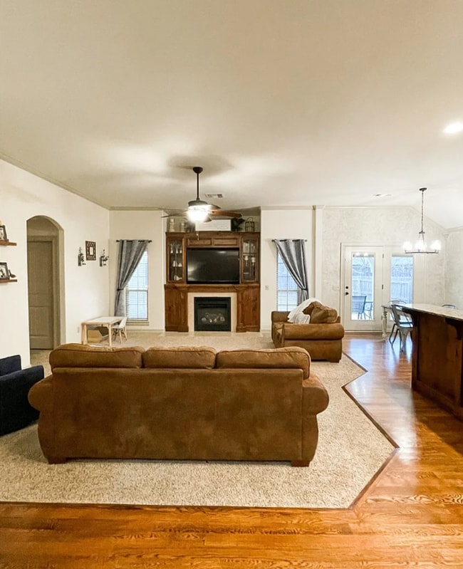 Photo - Spacious 4-bedroom, 2-bathroom home