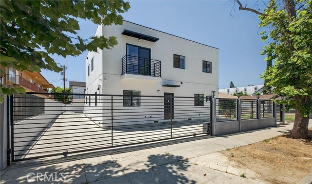 Building Photo - 14732 Gilmore St Unit 1 Rental
