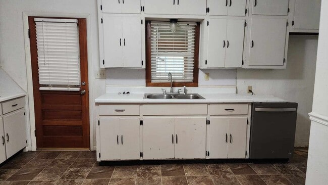 Photo - 1613 W Noble Ave