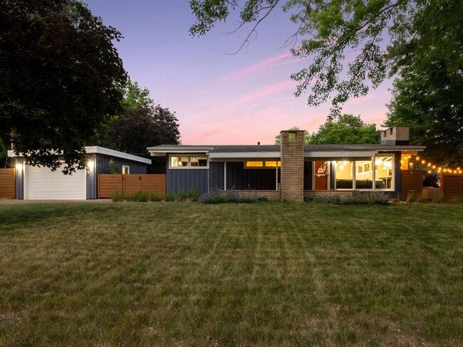 Photo - 6017 Halifax Ave S